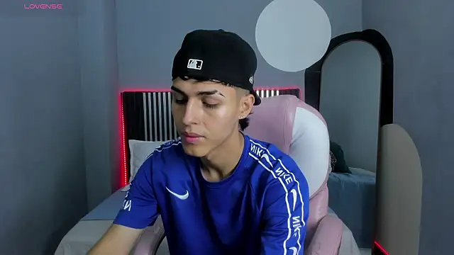 Snapshot of Axel_Mendozaa chatting on June 2026 08:03:02 PM Axel Mendozaa online show from June 2026 08:03:02 PM