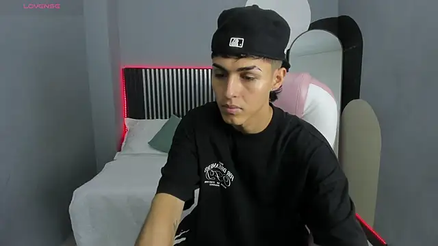 Snapshot of Axel_Mendozaa chatting on June 2026 07:58:01 PM Axel Mendozaa online show from June 2026 07:58:01 PM