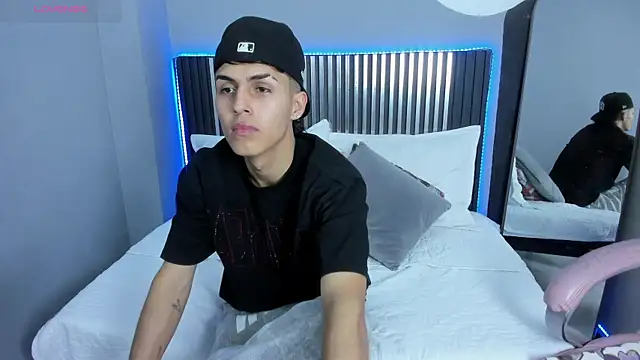Snapshot of Axel_Mendozaa chatting on July 2026 08:06:01 PM Axel Mendozaa online show from July 2026 08:06:01 PM