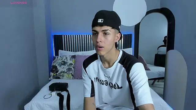 Snapshot of Axel_Mendozaa chatting on July 2026 08:20:02 PM Axel Mendozaa online show from July 2026 08:20:02 PM