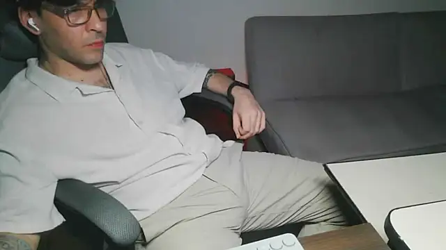 Snapshot of Luca-ItaloArgen chatting on June 2026 05:08:01 AM Luca-ItaloArgen online show from June 2026 05:08:01 AM