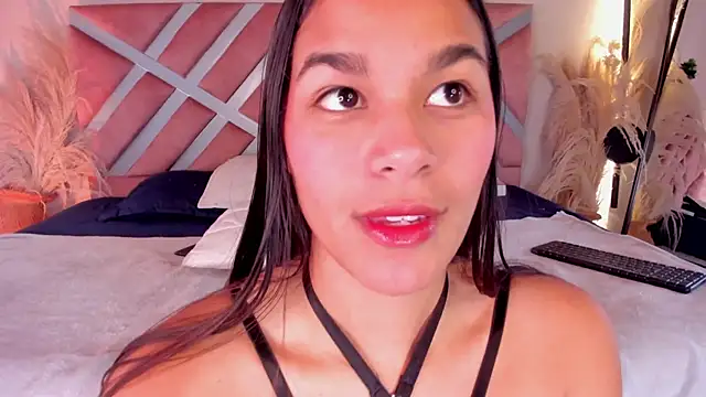 Snapshot of Layra_rous chatting on July 2026 06:01:02 PM Layra rous online show from July 2026 06:01:02 PM