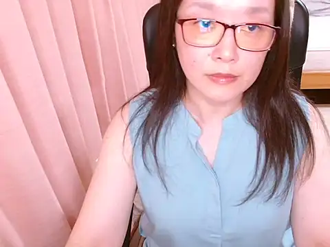 LENA-xo online show from June 2026 03:43:01 PM