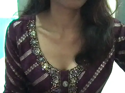 Snapshot of SIMRAN_RANI chatting on June 2026 04:40:03 AM SIMRAN RANI online show from June 2026 04:40:03 AM