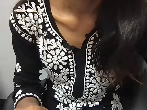 Snapshot of SIMRAN_RANI chatting on June 2026 05:07:02 AM SIMRAN RANI online show from June 2026 05:07:02 AM
