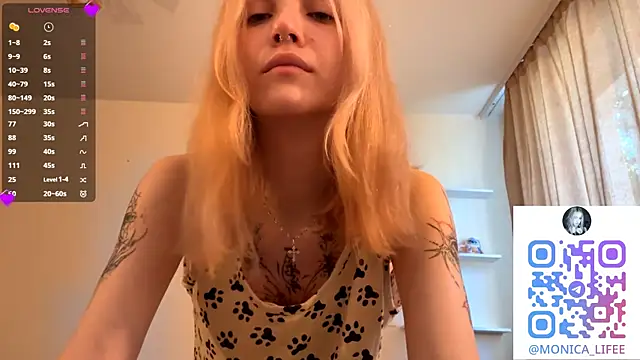 Snapshot of MandiKnife chatting on July 2026 01:03:02 AM MandiKnife online show from July 2026 01:03:02 AM