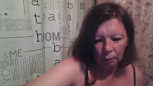 Snapshot of Schastlivaya43 chatting on June 2026 06:06:01 PM Schastlivaya43 online show from June 2026 06:06:01 PM