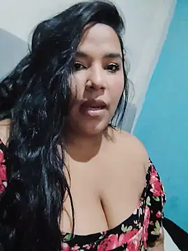 Snapshot of Feru-18 chatting on June 2026 04:01:02 AM Feru-18 online show from June 2026 04:01:02 AM