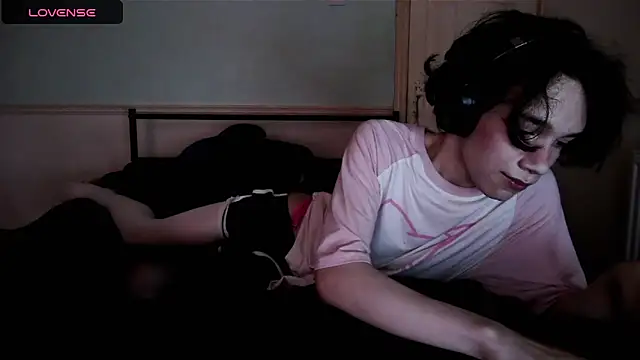 Straything online show from June 2026 07:03:01 PM