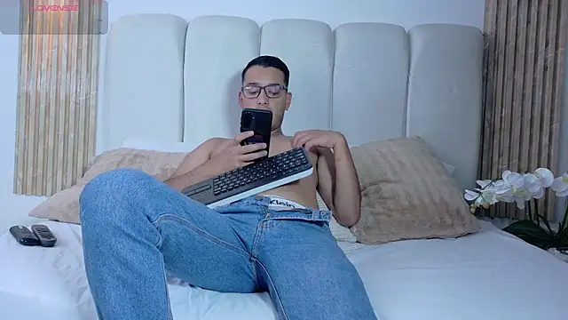 Thiago Stone1 online show from July 2026 10:21:02 PM