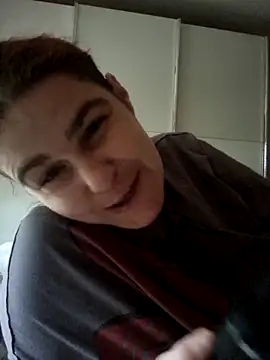 Snapshot of GoldenWifee chatting on June 2026 05:52:02 AM GoldenWifee online show from June 2026 05:52:02 AM