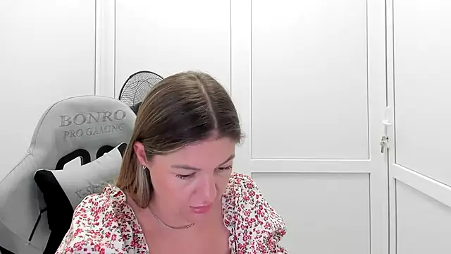 MiaSummerr  online show from July 2026 12:46:02 PM