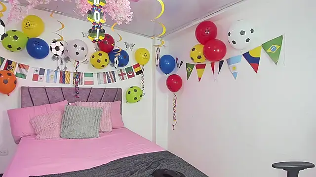 NahomyEvans online show from June 2026 12:22:01 PM