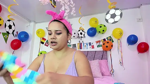 NahomyEvans online show from July 2026 11:43:01 AM