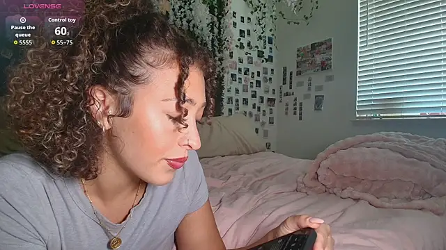 LyraCovee online show from July 2026 12:22:01 AM