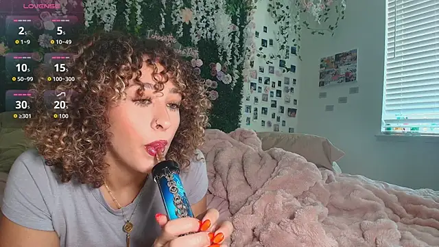 LyraCovee online show from June 2026 12:27:02 AM