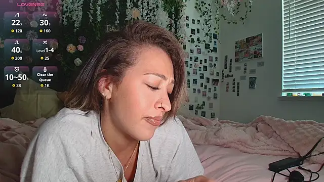 LyraCovee online show from July 2026 12:17:02 AM