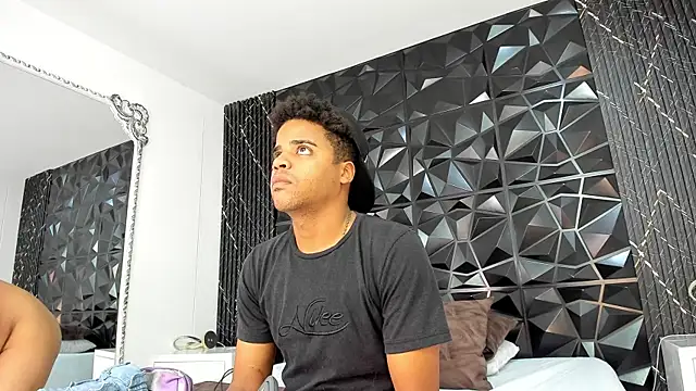 TaylorAndThalia online show from June 2026 07:44:02 PM