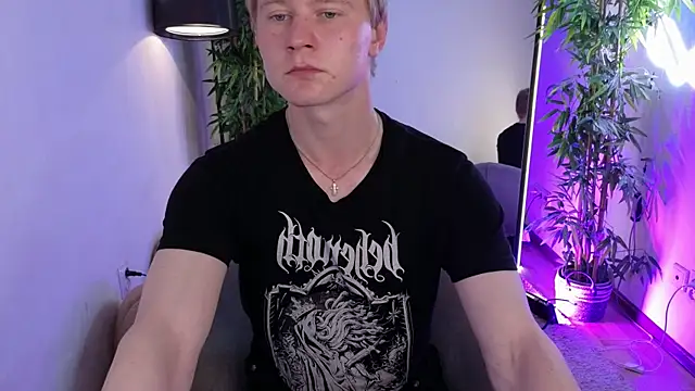 Snapshot of softdeutch chatting on June 2026 10:04:01 PM softdeutch online show from June 2026 10:04:01 PM