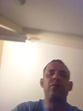 Snapshot of SingingTrunks chatting on July 2026 11:57:01 PM SingingTrunks online show from July 2026 11:57:01 PM