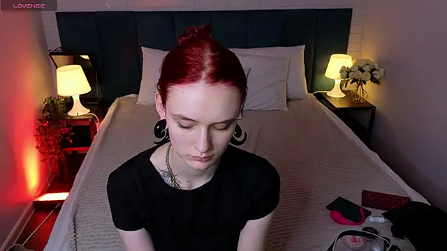 Snapshot of CrimsonMarquise chatting on June 2026 03:02:02 PM CrimsonMarquise online show from June 2026 03:02:02 PM