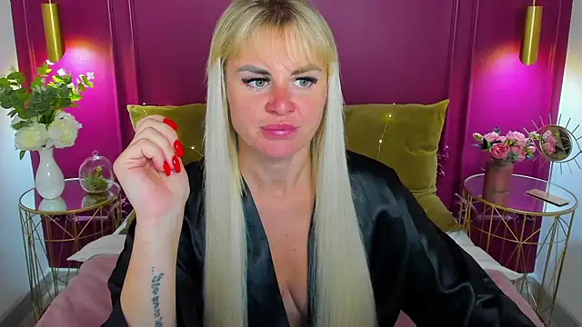 Snapshot of LilyDav chatting on July 2026 05:19:02 AM LilyDav online show from July 2026 05:19:02 AM