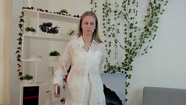 GennyAugustyn online show from June 2026 04:24:01 AM