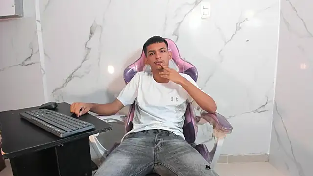littlecum18 online show from June 2026 12:00:02 PM