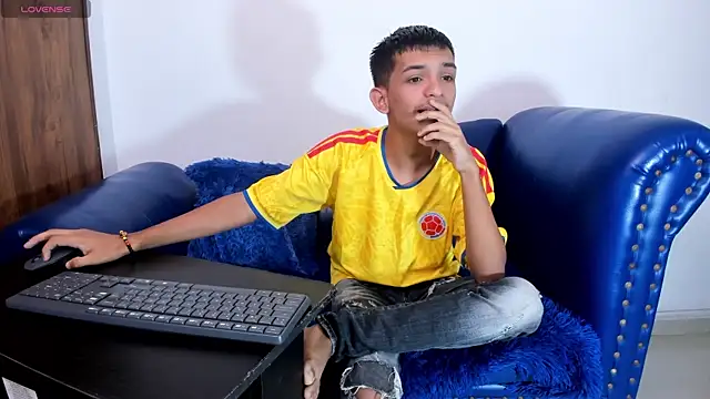 littlecum18 online show from July 2026 12:22:02 PM