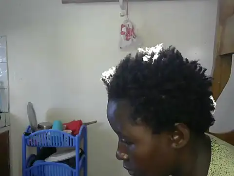 Snapshot of madam-Emma chatting on June 2026 01:17:02 PM madam-Emma online show from June 2026 01:17:02 PM