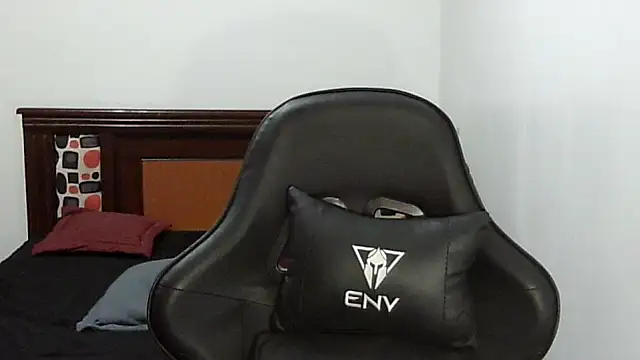 Lolacurly69 online show from July 2026 12:00:01 AM