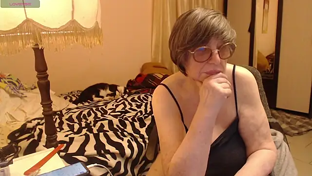 Sharon Amore online show from October 2025 06:00:01 PM