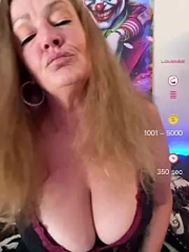 Snapshot of MumGabriela chatting on June 2026 07:47:02 AM MumGabriela online show from June 2026 07:47:02 AM