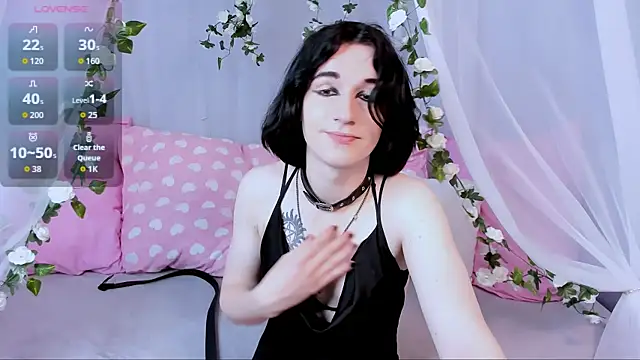 MickeQuinee online show from June 2026 10:05:02 AM