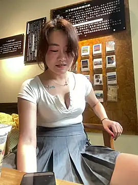 Snapshot of mollymm chatting on July 2026 08:43:02 AM mollymm online show from July 2026 08:43:02 AM