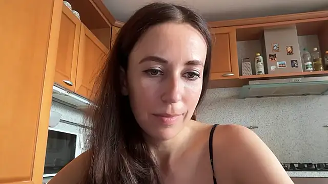 Flamingo Queen online show from July 2026 03:03:01 PM