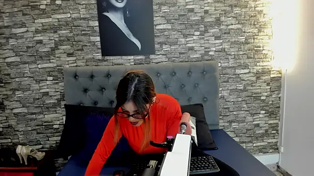 AngeliqueGirard online show from July 2026 09:10:01 PM