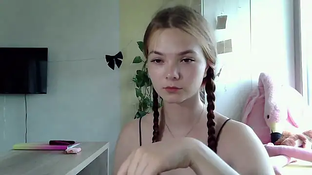 Snapshot of AvrilGillig chatting on July 2026 01:00:02 PM AvrilGillig online show from July 2026 01:00:02 PM