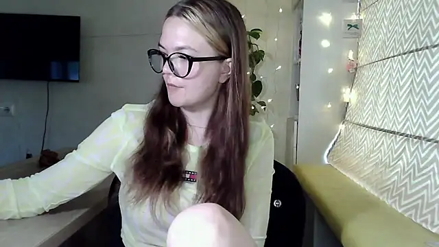 Snapshot of AvrilGillig chatting on June 2026 01:32:01 PM AvrilGillig online show from June 2026 01:32:01 PM