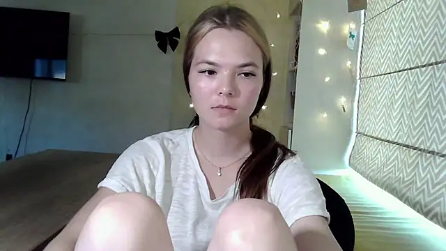 Snapshot of AvrilGillig chatting on June 2026 02:56:01 PM AvrilGillig online show from June 2026 02:56:01 PM