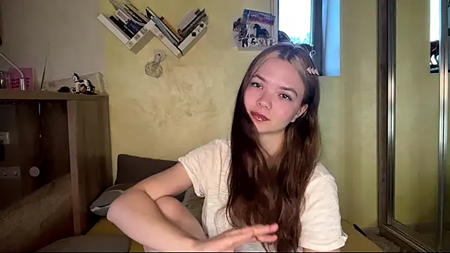 Snapshot of AvrilGillig chatting on June 2026 04:15:02 PM AvrilGillig online show from June 2026 04:15:02 PM