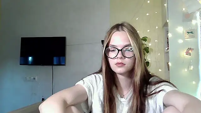 Snapshot of AvrilGillig chatting on June 2026 01:05:02 PM AvrilGillig online show from June 2026 01:05:02 PM