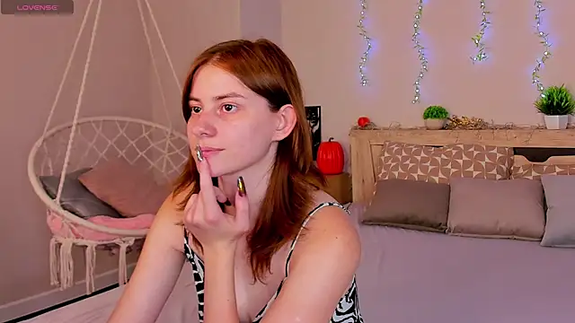 Lilli Rivera online show from June 2026 01:02:02 AM
