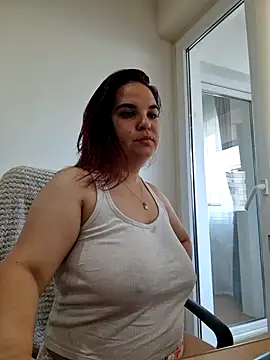 Snapshot of Ella_minnie chatting on June 2026 06:14:01 AM Ella minnie online show from June 2026 06:14:01 AM