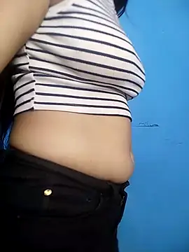 Queen Rosyy online show from June 2026 03:37:01 AM