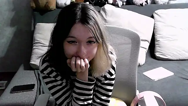 Snapshot of Lilfain_baby chatting on July 2026 03:21:02 PM Lilfain baby online show from July 2026 03:21:02 PM