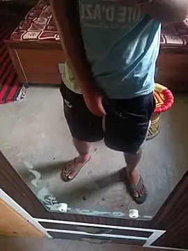Snapshot of Desindianbull69 chatting on June 2026 01:05:02 AM Desindianbull69 online show from June 2026 01:05:02 AM
