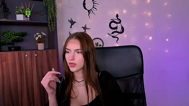 naomi perl online show from August 2026 09:15:02 AM