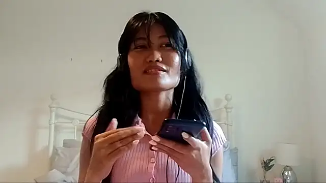 Snapshot of MichelEdland chatting on June 2026 01:43:02 PM MichelEdland online show from June 2026 01:43:02 PM