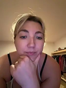 Snapshot of LauraStarr chatting on July 2026 04:53:01 PM LauraStarr online show from July 2026 04:53:01 PM